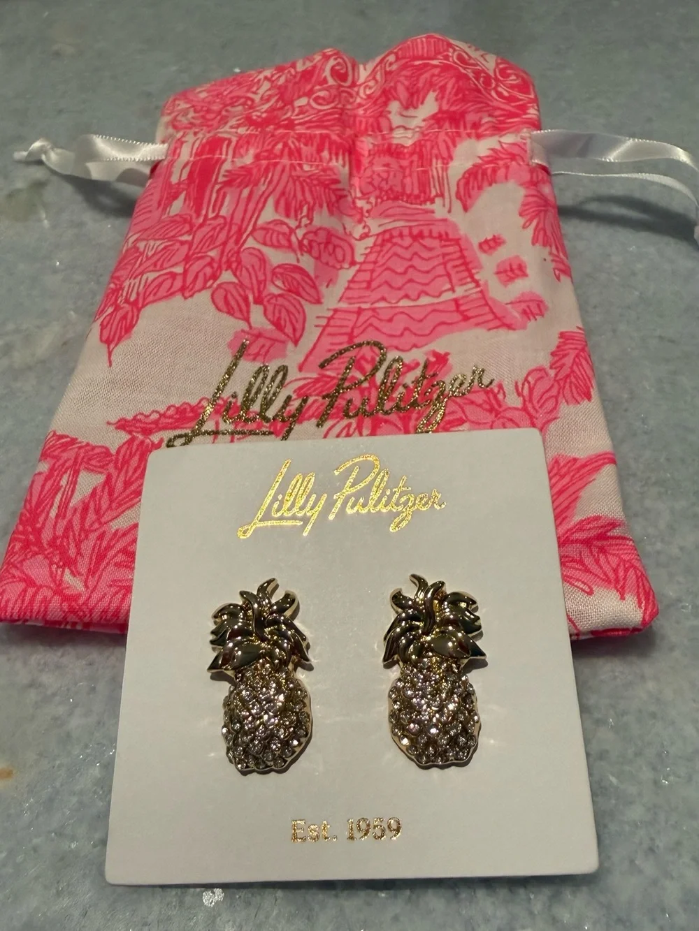 🍍Lilly Pulitzer Crystal Pineapple Stud Earrings–Gold Tone|New with Card & Pouch🍍